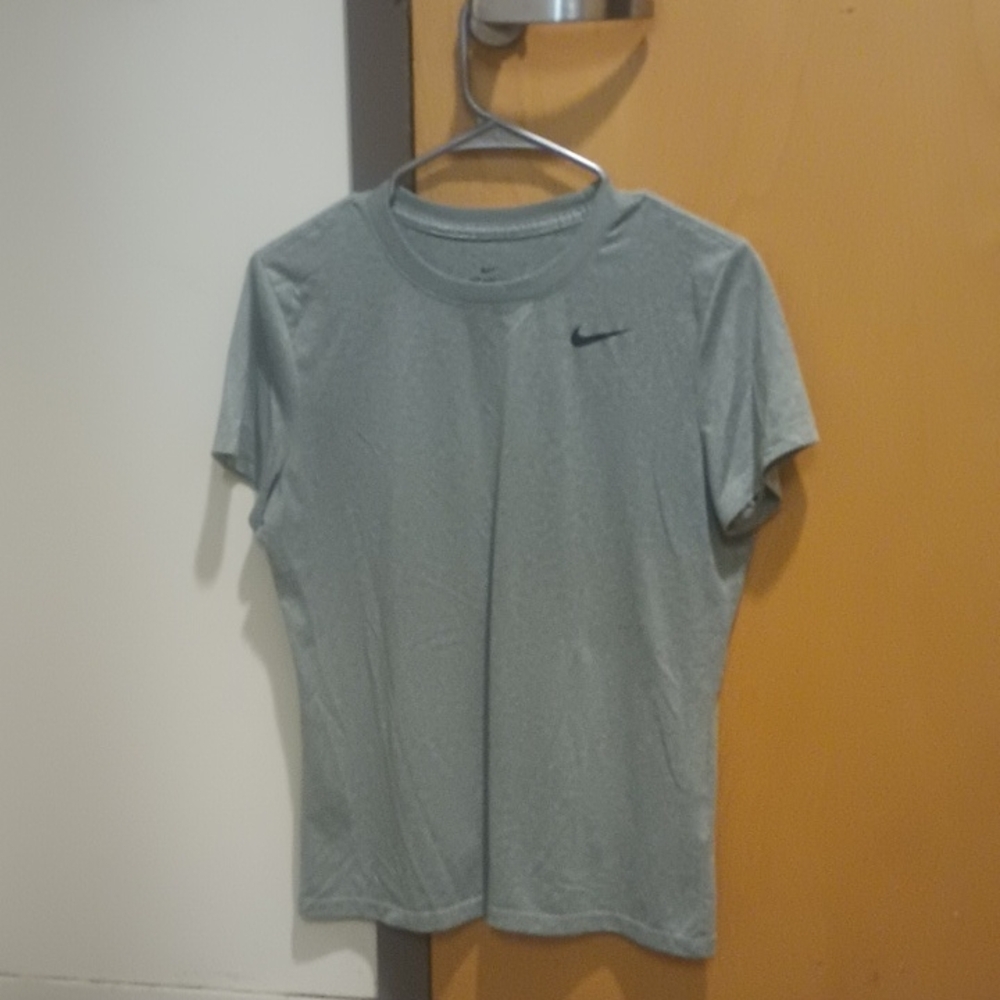 Nike Short Sleeve Gray Tee Size Medium Fits Like Small